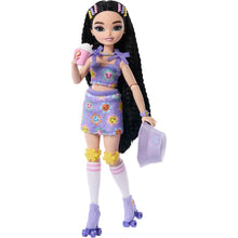 Cargar imagen en el visor de la galería, Barbie Dream Besties Muñeca Renee y accesorios de skate