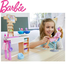 Cargar imagen en el visor de la galería, Barbie con su mascarilla