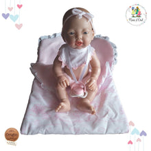 Cargar imagen en el visor de la galería, bebe pequeño juguete con saquito Nines d'Onil 26 cm