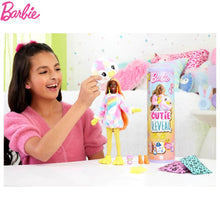 Cargar imagen en el visor de la galería, Muñeca Cutie Reveal Barbie morena con disfraz pingüino