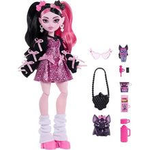 Cargar imagen en el visor de la galería, Draculaura Monster High con murciélago