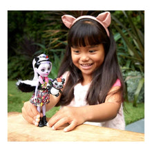 Cargar imagen en el visor de la galería, Enchantimals Sage Skunk y Caper muñeca y mascota