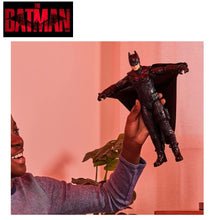 Cargar imagen en el visor de la galería, Figura Wingsuit Batman traje de alas