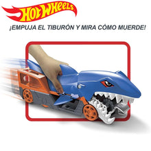 Cargar imagen en el visor de la galería, Hot Wheels tiburón mastica y transporta