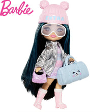 Cargar imagen en el visor de la galería, Muñeca Barbie extra fly mini moda invierno