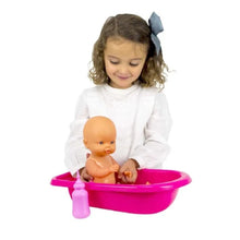 Cargar imagen en el visor de la galería, Muñeco bebe que hace pipi con bañera