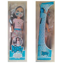 Cargar imagen en el visor de la galería, Nancy un día con mascarilla muñeca morena (CAJA ROTA)
