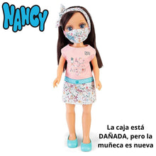 Cargar imagen en el visor de la galería, Nancy un día con mascarilla muñeca morena (CAJA ROTA)