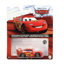Cargar imagen en el visor de la galería, Rayo McQueen con llantas de carreras Cars