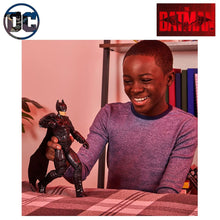 Cargar imagen en el visor de la galería, The Batman figura 30 cm DC
