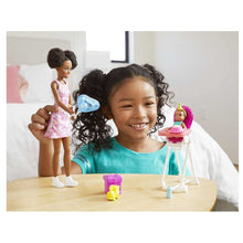 Cargar imagen en el visor de la galería, BARBIE muñeca Skipper canguro trona afroa con bebé (GRP41)