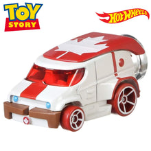 Cargar imagen en el visor de la galería, Duke Caboom coche Toy Story Hot Wheels character escala 1/64 Disney-(1)
