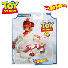 Cargar imagen en el visor de la galería, Duke Caboom coche Toy Story Hot Wheels character escala 1/64 Disney-