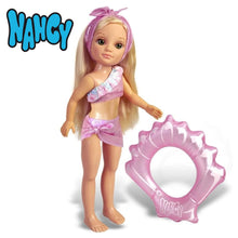 Cargar imagen en el visor de la galería, Nancy un dia de verano muñeca rubia con flotador rosa de concha