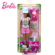 Cargar imagen en el visor de la galería, Barbie senderista muñeca con perro (GRN66)-
