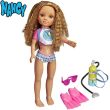 Cargar imagen en el visor de la galería, muñeca Nancy un día salvando tortugas pelo rizado castaño-