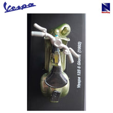 Cargar imagen en el visor de la galería, Vespa 125 6 Giorni (1952) New Ray miniatura a escala 1/32-(2)