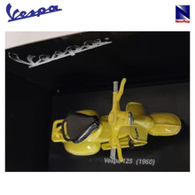 Cargar imagen en el visor de la galería, Vespa 125 amarilla (1960) réplica a escala histórica New Ray-(1)