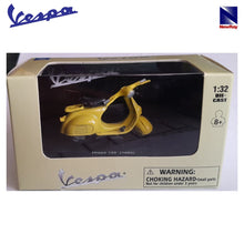 Cargar imagen en el visor de la galería, Vespa 125 amarilla (1960) réplica a escala histórica New Ray-(2)