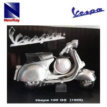 Cargar imagen en el visor de la galería, Vespa 150 GS (1955) New Ray réplica a escala 1/32