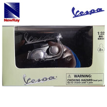 Cargar imagen en el visor de la galería, Vespa 150 GS (1955) New Ray réplica a escala 1/32-(2)