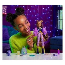 Cargar imagen en el visor de la galería, Monster High Fabulosa Clawdeen Wolf Muñeca
