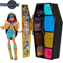 Cargar imagen en el visor de la galería, Muñeca Monster High Skulltimate cleo
