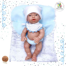 Cargar imagen en el visor de la galería, Baby doll Nines de Onil con saco muñecas azul 26 cm
