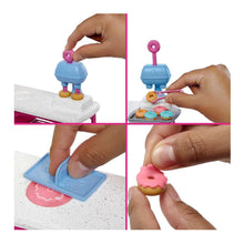 Cargar imagen en el visor de la galería, Barbie muñeca Malibu con pastelería
