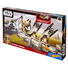 Cargar imagen en el visor de la galería, Ataque a la fábrica de Cazas Tie Takedow Star Wars Hot Wheels
