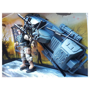 figura militar juguete con lancha