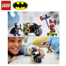 Cargar imagen en el visor de la galería, Harley Quinn contra Batman moto 76220 Lego
