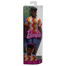 Cargar imagen en el visor de la galería, Ken Fashionista con audífonos Barbie
