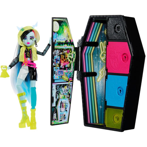 Monster High Frankie Stein muñeca Skulltimate con armario