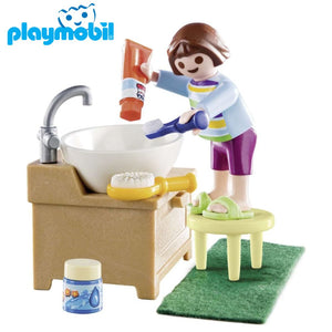 Playmobil niña con lavabo 70301