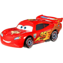 Cargar imagen en el visor de la galería, Rayo McQueen con llantas de carreras Cars
