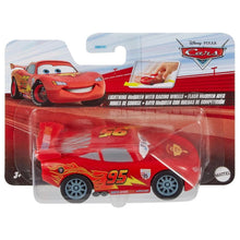Cargar imagen en el visor de la galería, Rayo McQueen Cars con ruedas de competición pullback retro fricción
