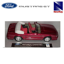 Cargar imagen en el visor de la galería, Ford Mustang GT Convertible a escala 1/43 New Ray
