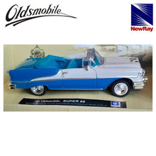 Cargar imagen en el visor de la galería, Oldsmobile Super 88 New Ray coche a escala 1/43-
