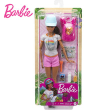 Cargar imagen en el visor de la galería, Barbie senderista muñeca con perro (GRN66)-
