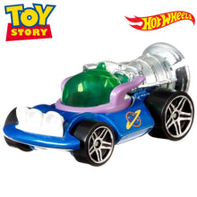 Cargar imagen en el visor de la galería, Alien coche Toy Story Hot Wheels escala 1/64 Disney-
