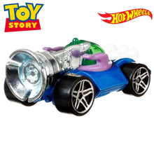 Cargar imagen en el visor de la galería, Alien coche Toy Story Hot Wheels escala 1/64 Disney-(1)
