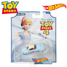 Cargar imagen en el visor de la galería, Coche Bo Peep Toy Story Hot Wheels Character Disney escala 1/64-(3)
