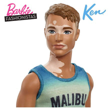 Cargar imagen en el visor de la galería, Barbie Ken Malibu Fashionista con vitíligo pelo castaño-(2)
